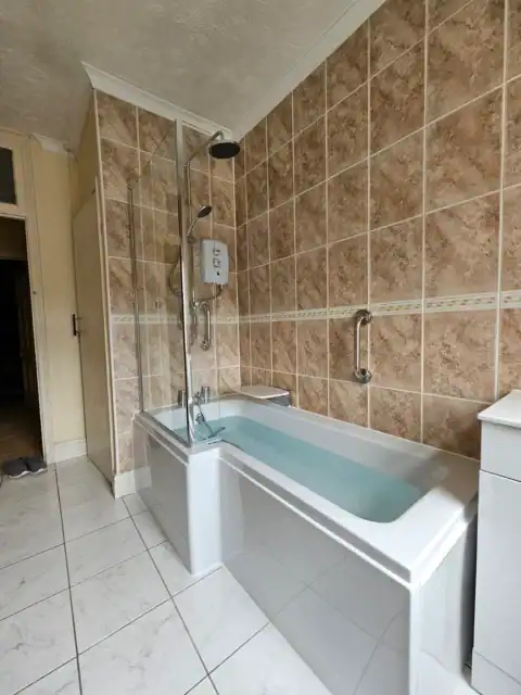Bathroom Full Refurhishment And New Suite 09
